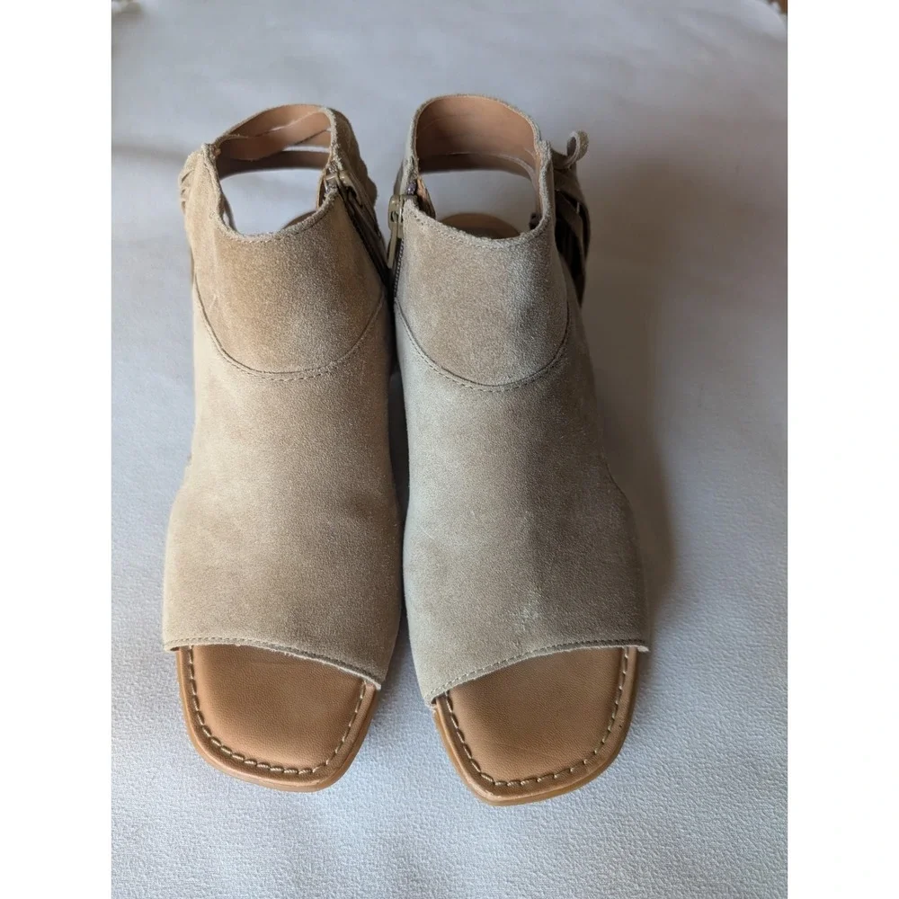 8M BOC Born Tan Leather Verona Chunky Block Heel Fringe Bootie Open Toe Sandal - Picture 7 of 10